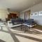 City Centre 2-Bed Apartment Parking Jacuzzi Bath