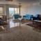 Midpoint Sea View - families only