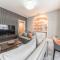 The Old Stamp House Retreat- Three En-suite Bedrooms Central Village Location
