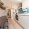The Old Stamp House Retreat- Three En-suite Bedrooms Central Village Location