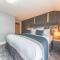 The Old Stamp House Retreat- Three En-suite Bedrooms Central Village Location