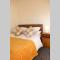 Cheerful 2 bedroom residential home - Free parking