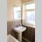 Cheerful 2 bedroom residential home - Free parking