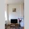 Cheerful 2 bedroom residential home - Free parking