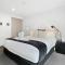 Central Location - Contemporary 2 Bedroom Aptm