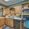 Red River Townhome with Balcony and Mtn Views!