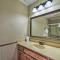 Red River Townhome with Balcony and Mtn Views!