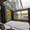 Glass Igloos by the water - Lasisviitit