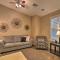 Spacious Surprise Home 6 Mi to Wildlife World Zoo - سوربرايز