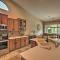 Spacious Surprise Home 6 Mi to Wildlife World Zoo - سوربرايز