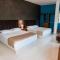 LA LOMA SUITES