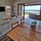 Hilltop Heaven, Walk to beach, Pool, Ocean & River views - 普林格尔贝伊