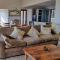 Hilltop Heaven, Walk to beach, Pool, Ocean & River views - 普林格尔贝伊