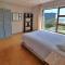 Hilltop Heaven, Walk to beach, Pool, Ocean & River views - 普林格尔贝伊