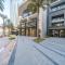 Elegant Apt With Balcony Minutes from Burj Khalifa - Dubai