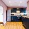 Castle Views cottage in historic village & woodfired hot tub