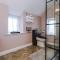Castle Views cottage in historic village & woodfired hot tub