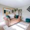 Castle Views cottage in historic village & woodfired hot tub