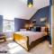 Castle Views cottage in historic village & woodfired hot tub