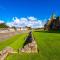 Castle Views cottage in historic village & woodfired hot tub