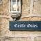 Castle Views cottage in historic village & woodfired hot tub