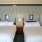 Oakmont Inn