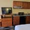 Oakridge Inn & Suites