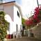 One bedroom house with enclosed garden and wifi at Porto da Cruz