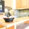 Stunning 3-bedroom apartment with mountain views