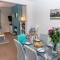 Cheltenham-Spacious 2 Bedroom Home-Sleeps 6-Parking-Garden-Wifi