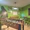 Game Room and Fire Pit Weaverville Family Home!