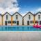 Comfortable holiday homes with a pool, Rewal