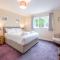 Grove Farm Bungalow with swimming pool, Dallinghoo