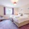 Grove Farm Bungalow with swimming pool, Dallinghoo