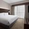 Holiday Inn Express & Suites Woodside LaGuardia Airport