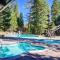 St Anton Courtyard View 2-Bedroom Condos with two oversized jacuzzi spas - بحيرات ماموث