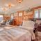 Pacific City Beach House - Meredith Lodging