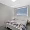 Marilyns - Budget family friendly, walk to beach