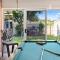 Marilyns - Budget family friendly, walk to beach