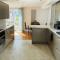 Sunny Corner, Padstow. Spacious 3 bedrooms, 2.5 bathrooms, parking, garden.