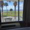 Bay View, Studio206, Beach steps away! Pool+WiFi - رسكن