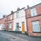 Sheffield Contractors Stays- Sleeps 6, 3 bed 3 bath house. Managed by Chique Properties Ltd - Brightside