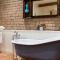 Pass The Keys Goose Feather Barn, Wedmore luxury cottage for two