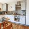 Charming Apartment - City Centre - Free Parking, Self-Check-In, Balcony and Smart TV with Sky TV and Netflix by Yoko Property - 米尔顿凯恩斯