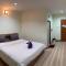 Alongkorn hotel by SB