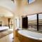 La Roca Guest House