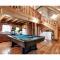 Sweet Dreams with Romantic, Hot Tub and Pool Table - Pigeon Forge