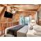 Sweet Dreams with Romantic, Hot Tub and Pool Table
