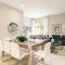 4 BR 4 BA Deluxe Villa Full Kitchen 5min to Disneyworld