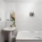 Riverside Balcony Apartments, 10 minutes from Oxford Circus
